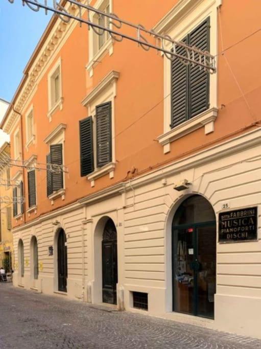 Appartamento Centro Storico Nuovo E Ristrutturato ペザロ エクステリア 写真