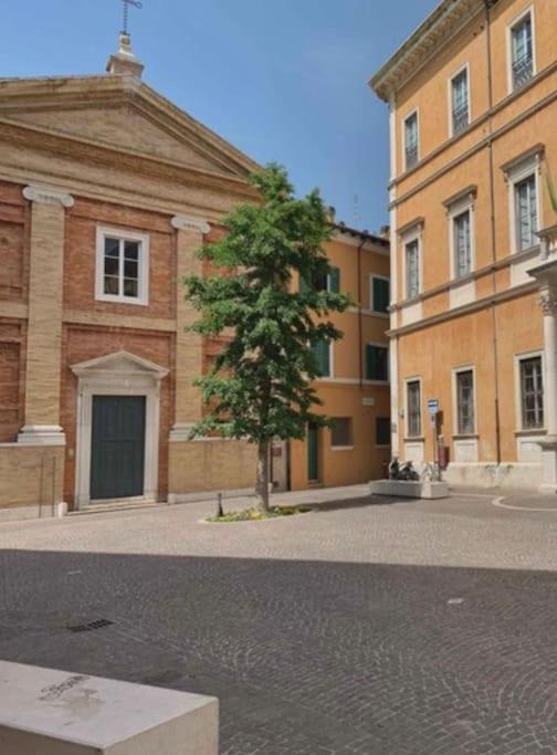 Appartamento Centro Storico Nuovo E Ristrutturato ペザロ エクステリア 写真